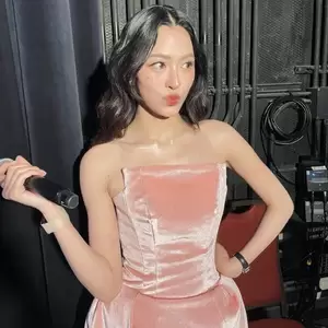 半斤八两- (邝玲玲1123澳门)